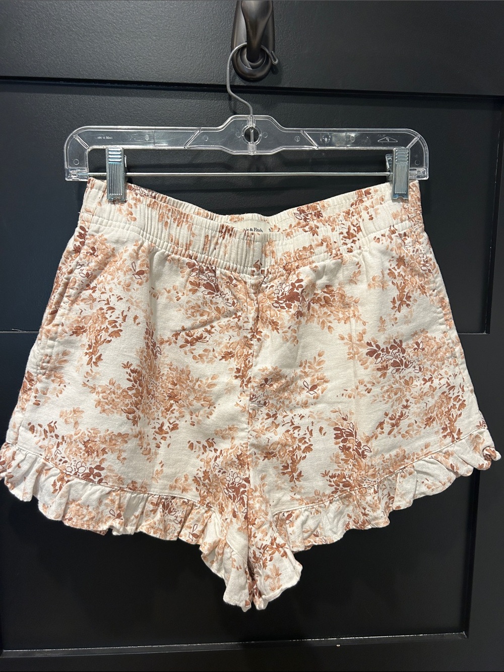Abercrombie & Fitch Floral Ruffle Hem Women's Shorts - Cream and Tan/Brown